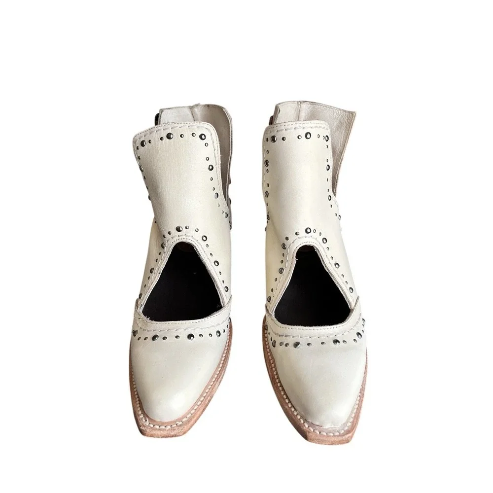 Freebird by Steven Melody Ankle Boots Buckle Beige Leather Snipped Toe 9/9.5